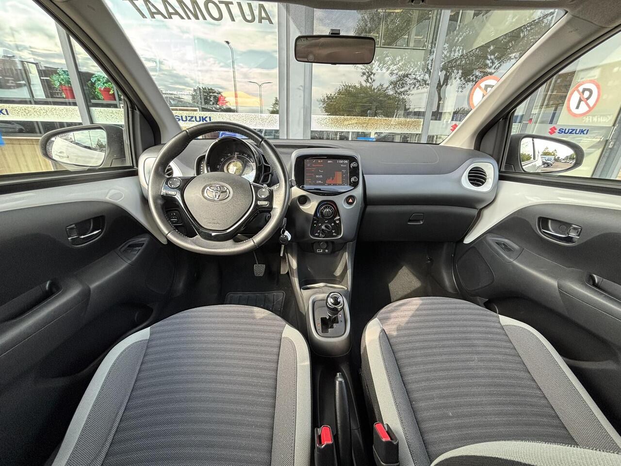 Toyota AYGO 1.0 VVT-i x-play | Automaat | two-tone | Achteruitrijcamera | Airco