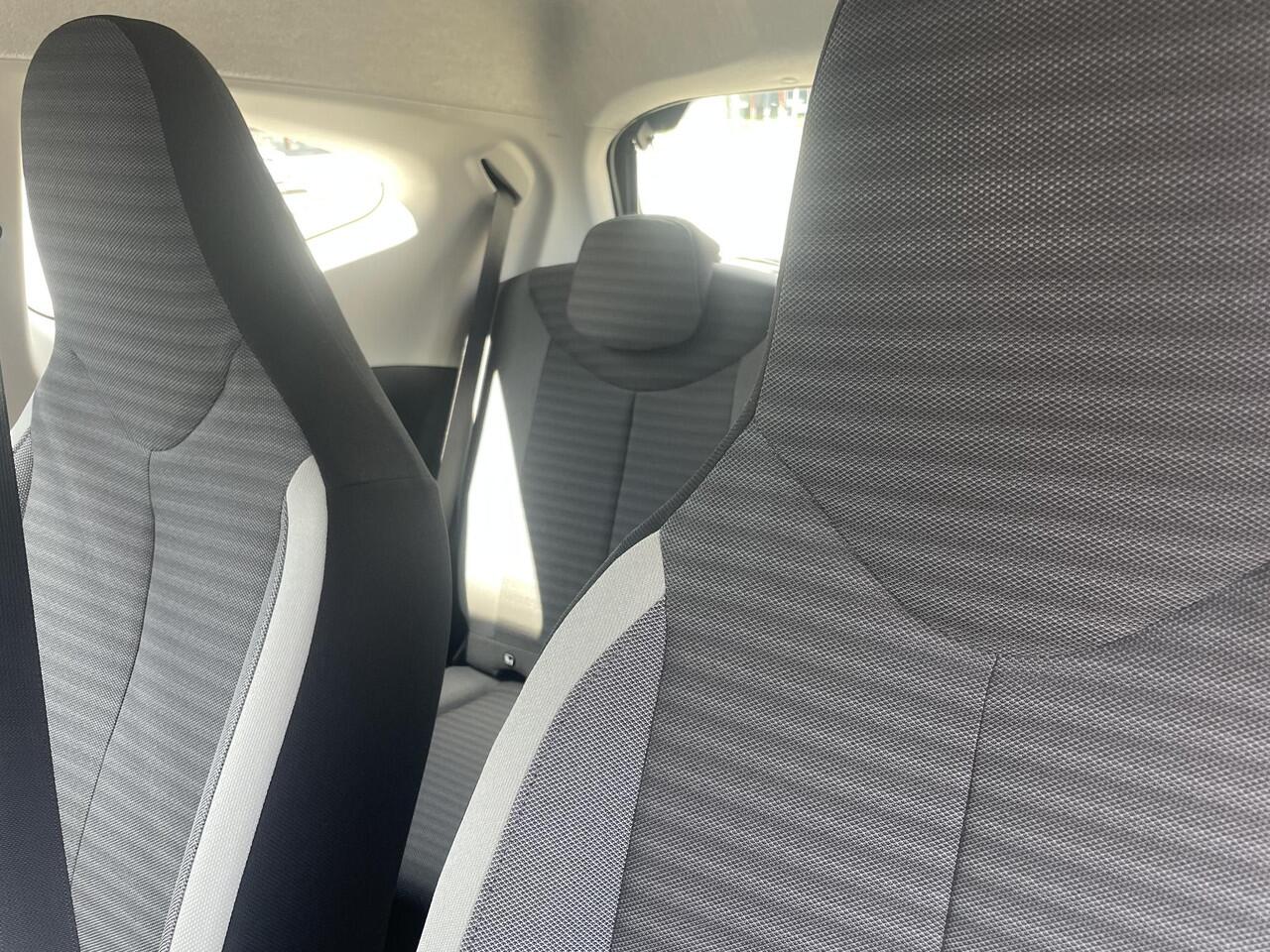 Toyota AYGO 1.0 VVT-i x-play Automaat | All-season Banden