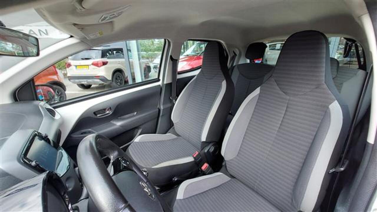 Toyota AYGO 1.0 VVT-i x-Play Limited