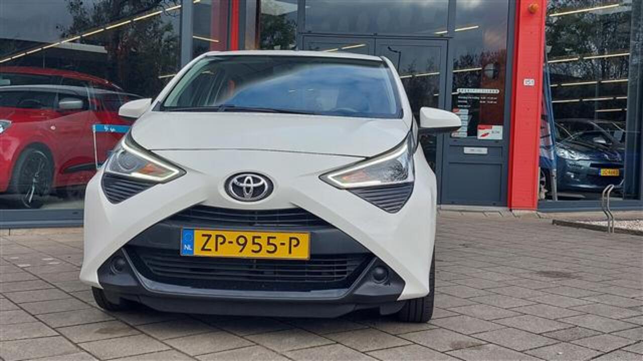 Toyota AYGO 1.0 VVT-i x-Play Limited