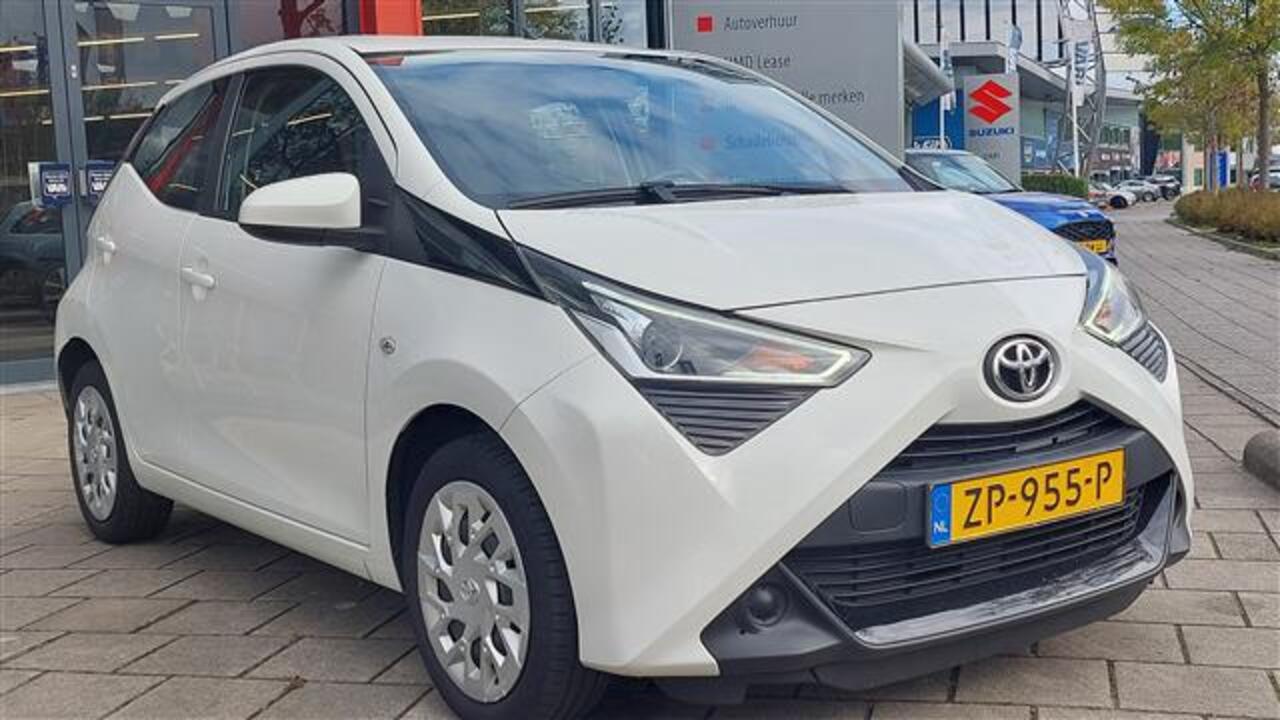 Toyota AYGO 1.0 VVT-i x-Play Limited