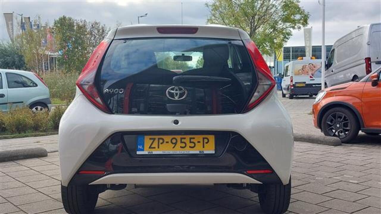 Toyota AYGO 1.0 VVT-i x-Play Limited