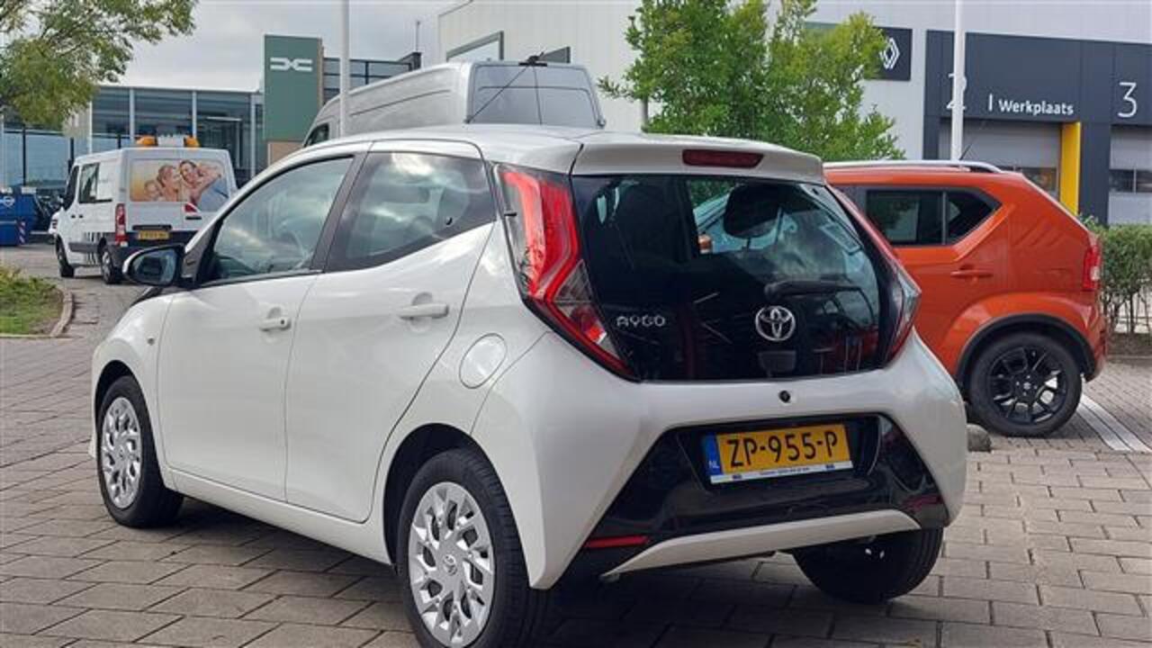Toyota AYGO 1.0 VVT-i x-Play Limited