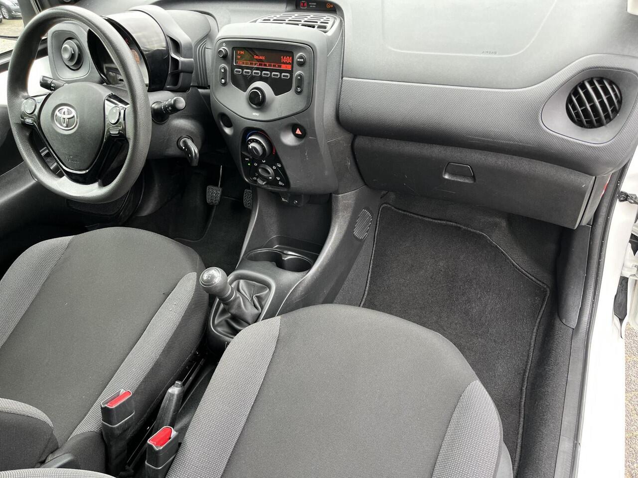 Toyota AYGO 1.0 VVT-i x-fun | 5 deurs | Airconditioning | Fietsendragerbeugel | Bluetooth |