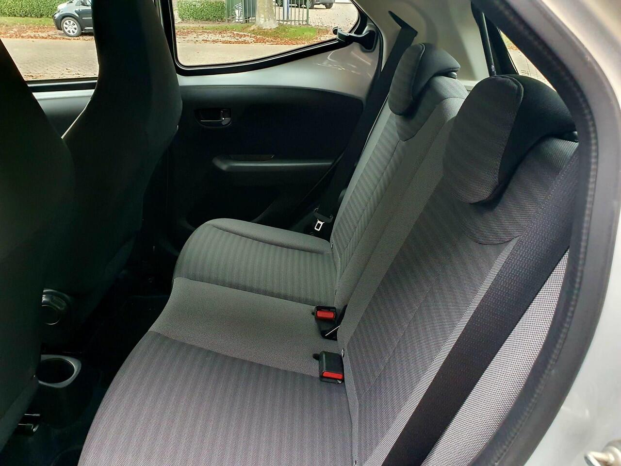 Toyota AYGO 1.0 VVT-i x-play OPEN DAK All-in prijs!