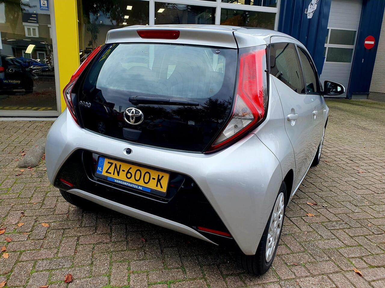 Toyota AYGO 1.0 VVT-i x-play OPEN DAK All-in prijs!