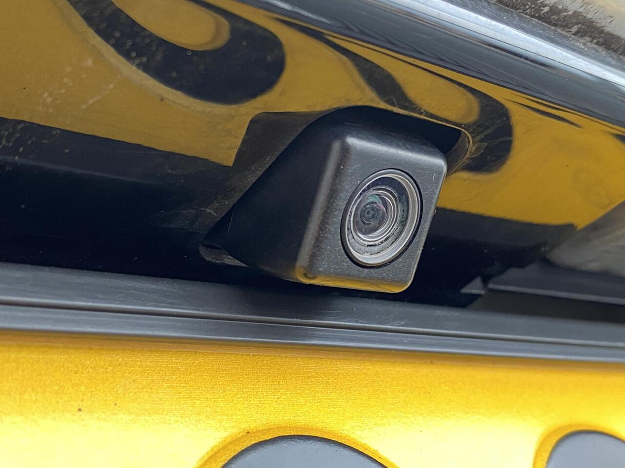 Toyota AYGO 1.0 VVT-i x-cite Leuke cabrio met opvallend gekleurde details! Navigatie Apple CarPlay/Android Auto, achteruitrij camera, airco