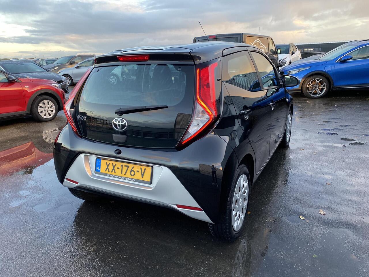 Toyota AYGO 1.0 VVT-i x-play Automaat, Apple Carplay en/of Android auto Navigatie, Achteruitrijcamera, Airco, NL-auto