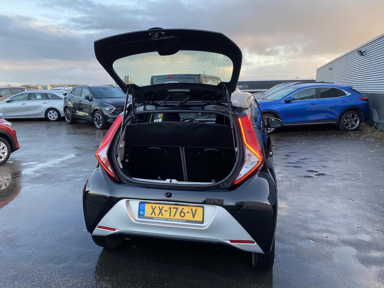 Toyota AYGO 1.0 VVT-i x-play Automaat, Apple Carplay en/of Android auto Navigatie, Achteruitrijcamera, Airco, NL-auto