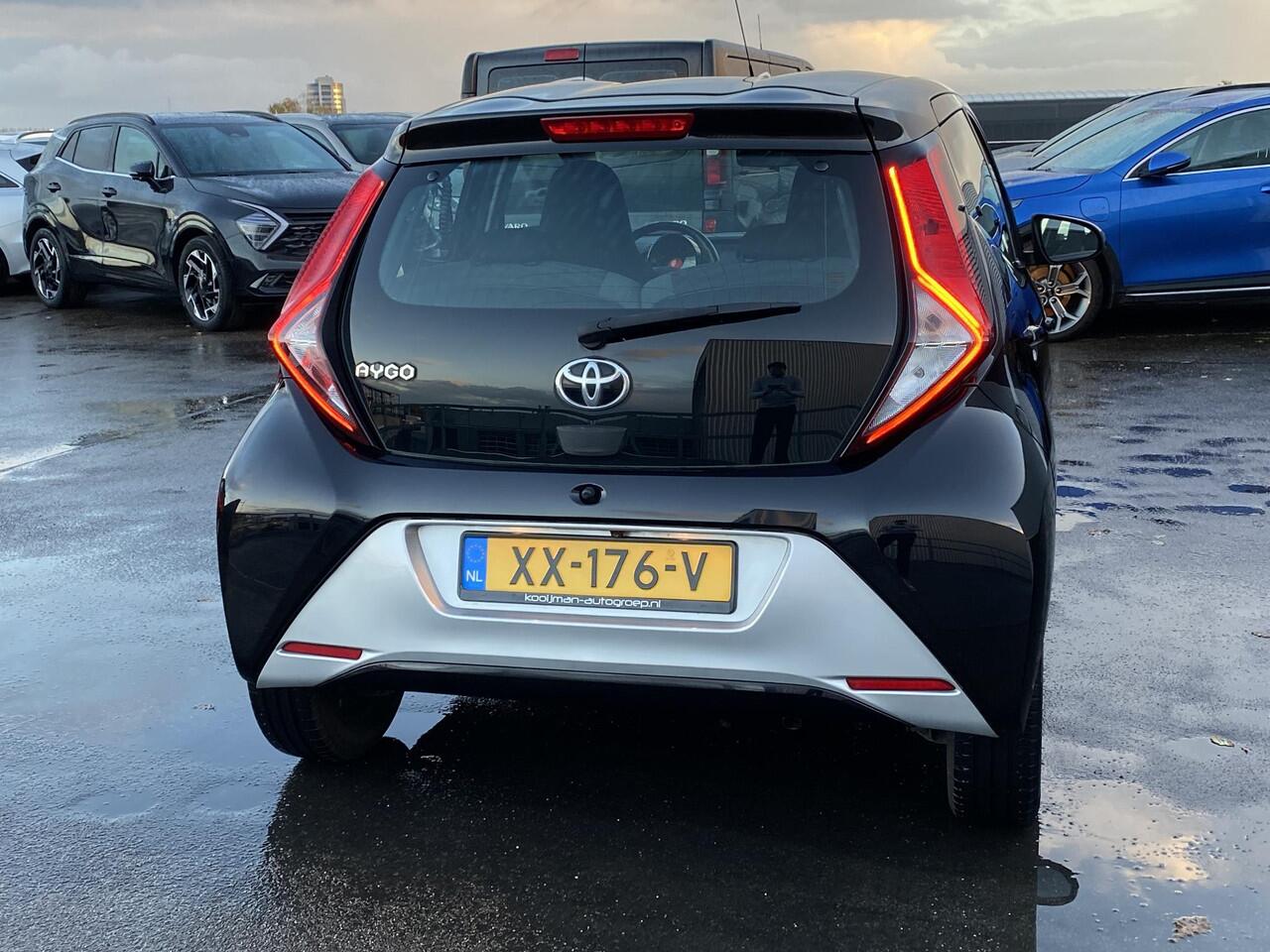 Toyota AYGO 1.0 VVT-i x-play Automaat, Apple Carplay en/of Android auto Navigatie, Achteruitrijcamera, Airco, NL-auto