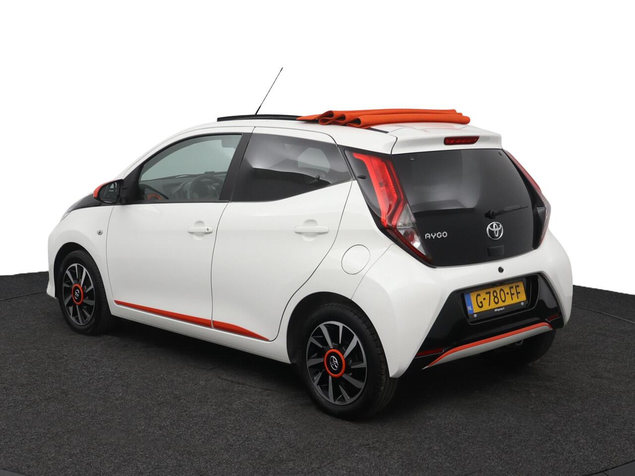 Toyota AYGO 1.0 VVT-i x-otic | Cabrio | | Automaat | Leder-stof bekleding | Groot multimedia scherm |