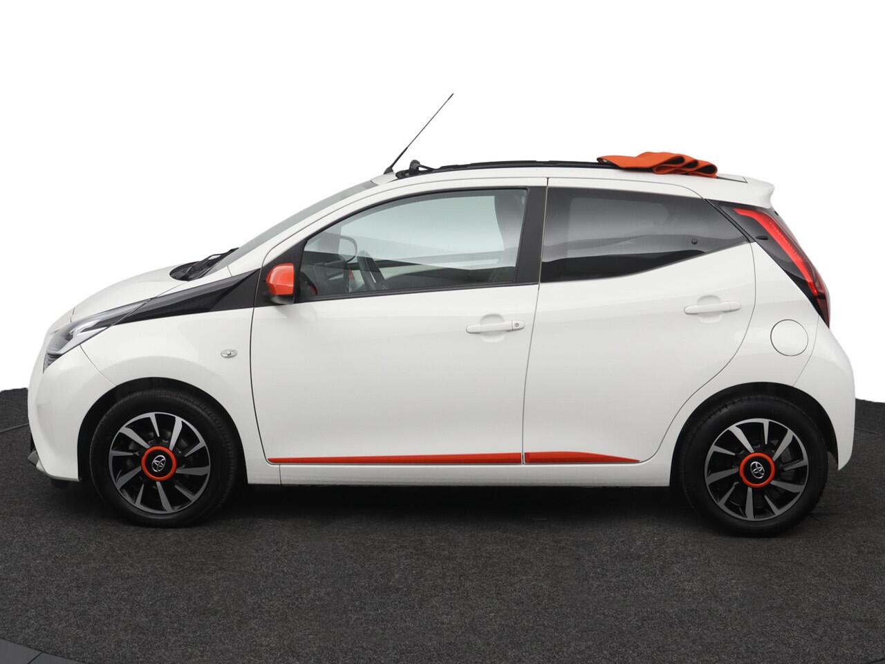 Toyota AYGO 1.0 VVT-i x-otic | Cabrio | | Automaat | Leder-stof bekleding | Groot multimedia scherm |