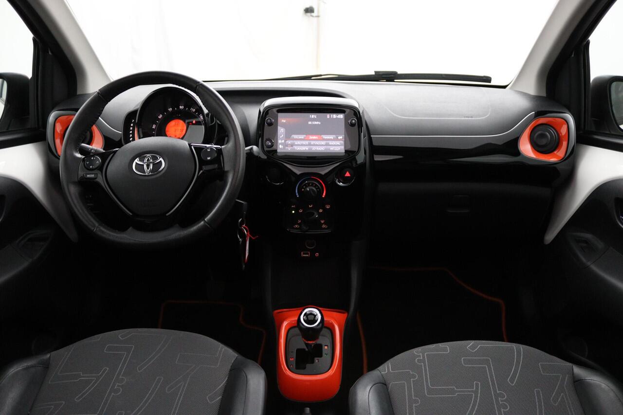 Toyota AYGO 1.0 VVT-i x-otic | Cabrio | | Automaat | Leder-stof bekleding | Groot multimedia scherm |