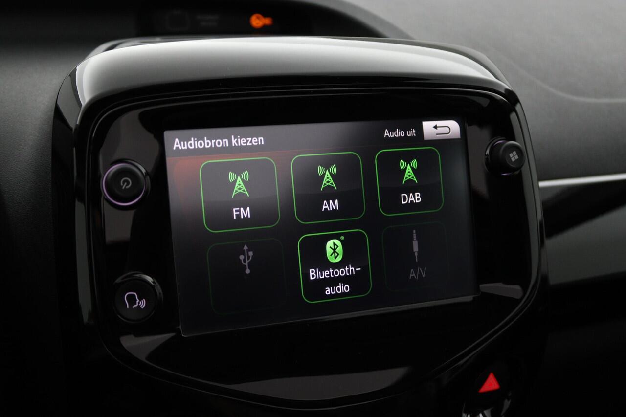 Toyota AYGO 1.0 VVT-i x-otic | Cabrio | | Automaat | Leder-stof bekleding | Groot multimedia scherm |