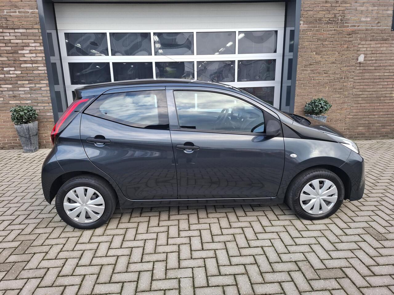 Toyota AYGO 1.0 VVT-i x-fun