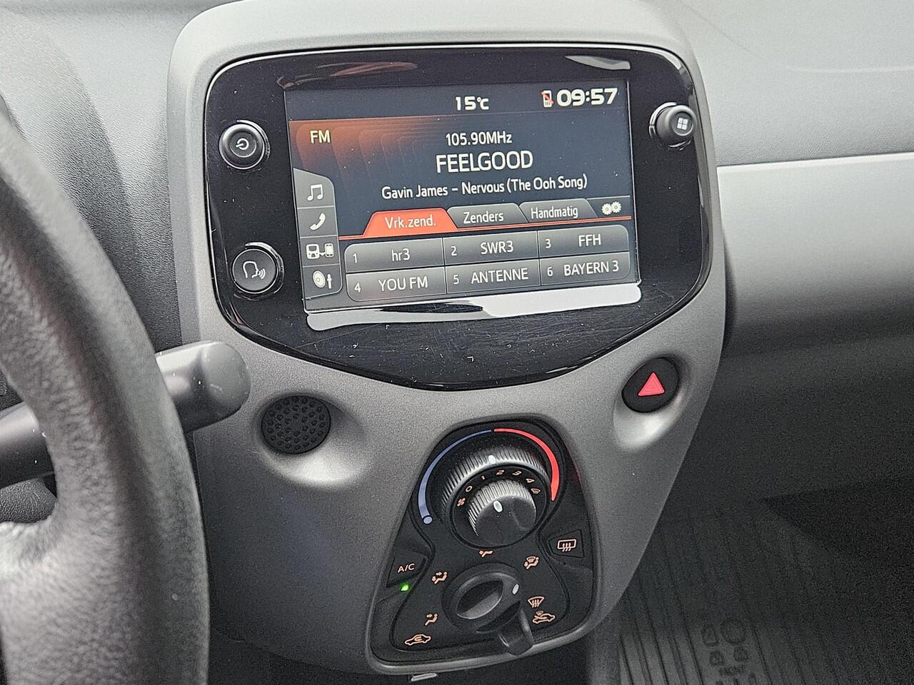 Toyota AYGO 1.0 VVT-i x-play Carplay Android Camera LM15