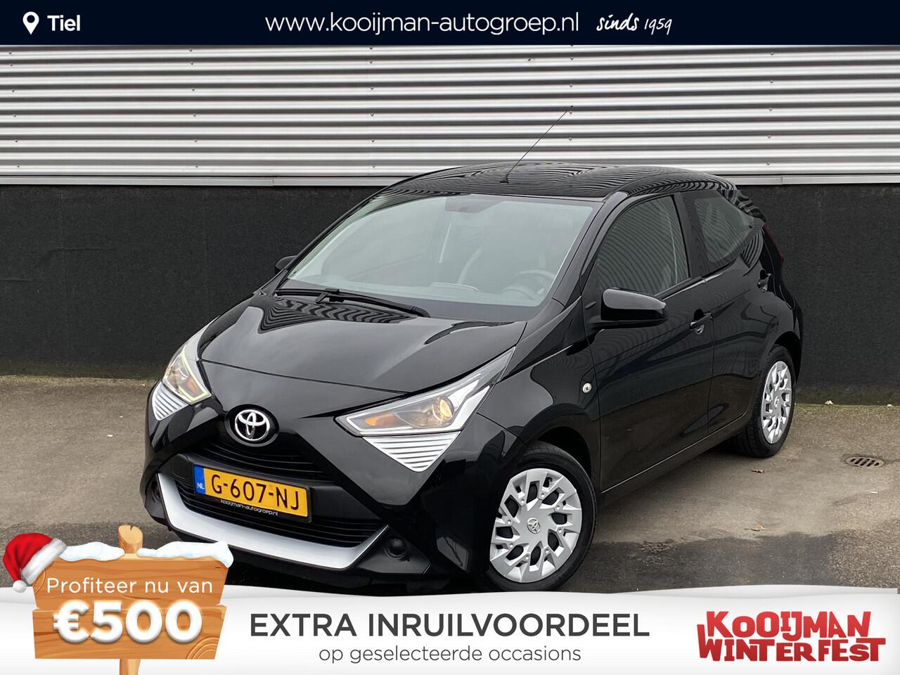 Toyota AYGO 1.0 VVT-i x-play limited NL-auto, boekjes compleet! Navigatie Apple CarPlay/Android Auto, achteruitrij camera, airco, neerklapbare achterbank,