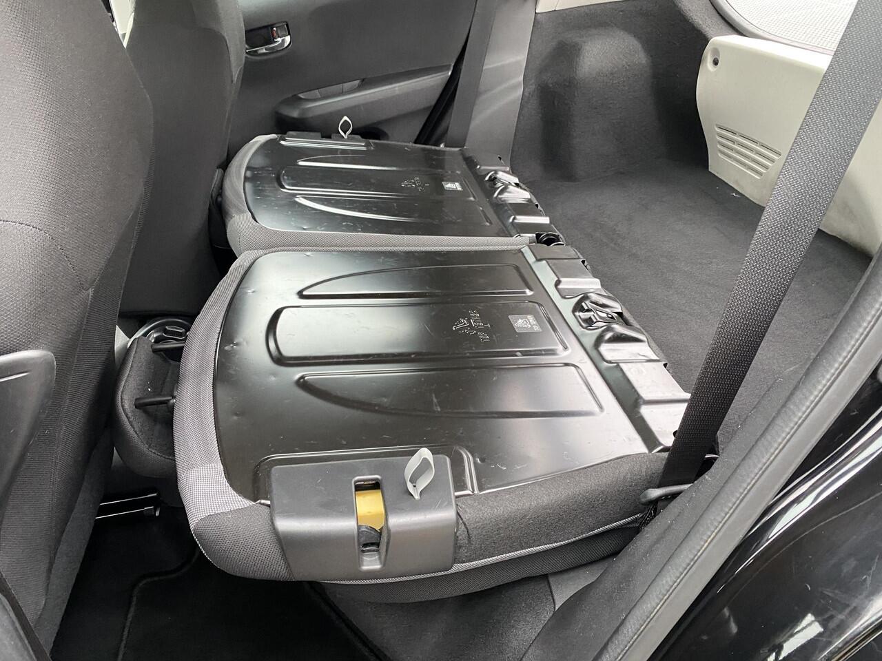 Toyota AYGO 1.0 VVT-i x-play limited NL-auto, boekjes compleet! Navigatie Apple CarPlay/Android Auto, achteruitrij camera, airco, neerklapbare achterbank,