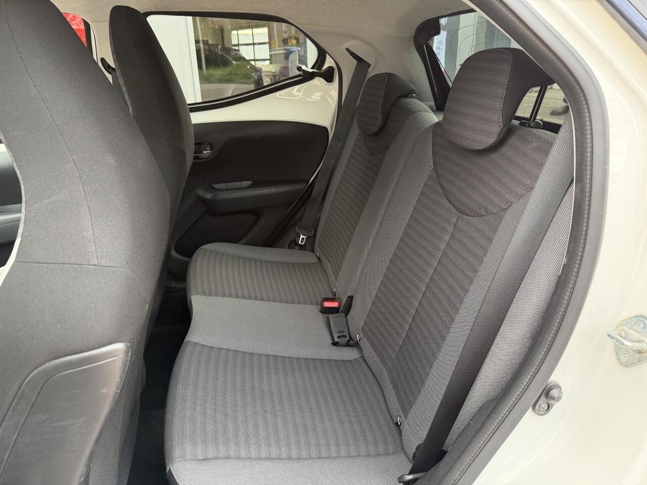 Toyota AYGO 1.0 VVT-i x-joy Automaat | Navigatie Apple Carplay/Android auto | Climate control | Nederlandse Auto | Camera |