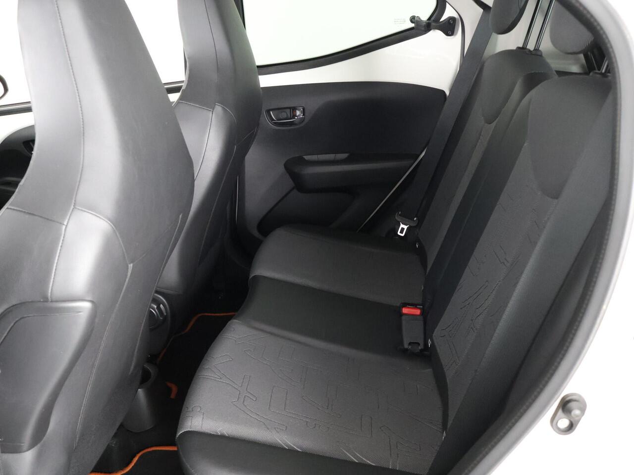 Toyota AYGO 1.0 VVT-i X-OTIC CABRIOLET 30.000 KM !! GARANTIE TOT 3-2029! LEDER.CARPLAY NAVI.AIRCO.LMV CAMERA !