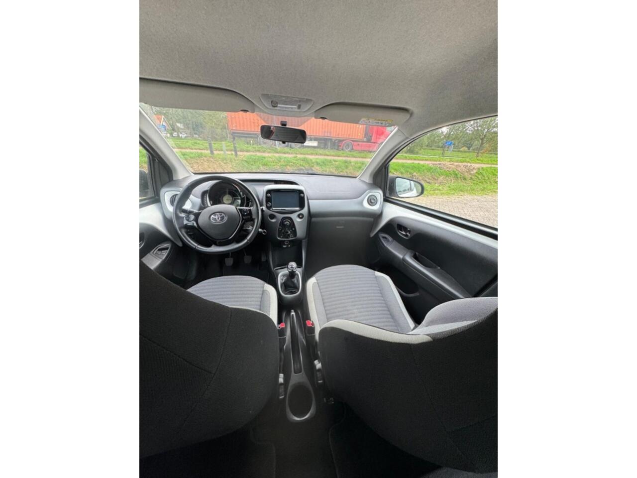 Toyota AYGO 1.0 VVT-i x-play ltd