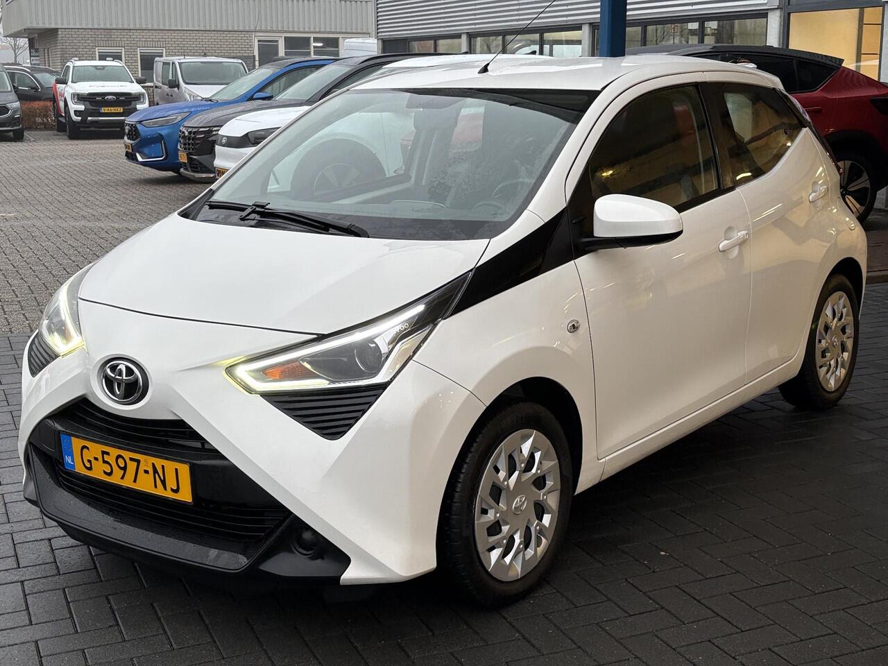 Toyota AYGO 1.0 VVT-i x-play | Carplay | Achteruitrijcamera | Airco | Automaat