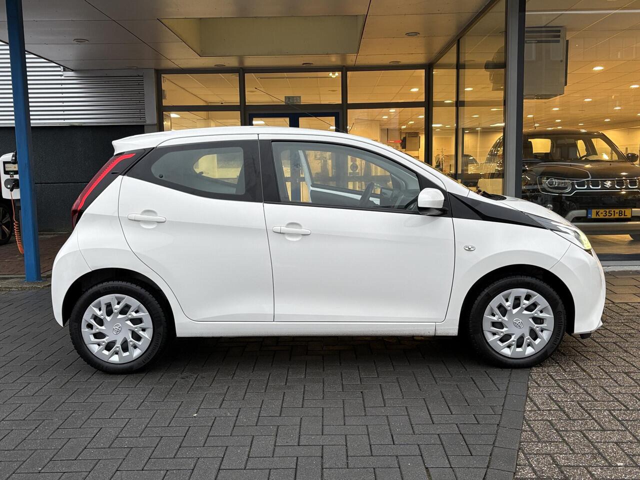 Toyota AYGO 1.0 VVT-i x-play | Carplay | Achteruitrijcamera | Airco | Automaat
