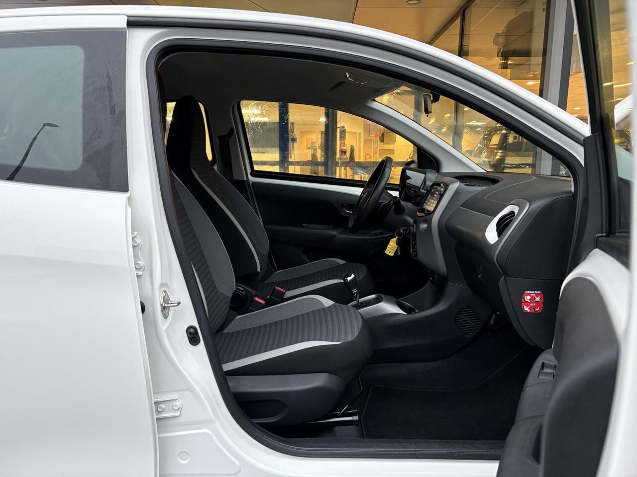 Toyota AYGO 1.0 VVT-i x-play | Carplay | Achteruitrijcamera | Airco | Automaat