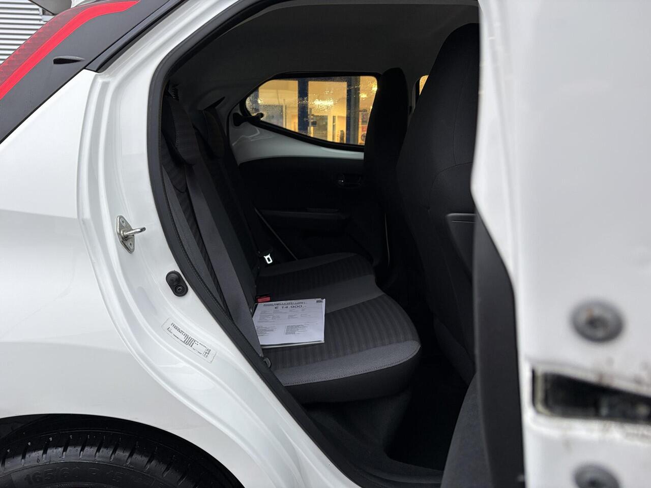 Toyota AYGO 1.0 VVT-i x-play | Carplay | Achteruitrijcamera | Airco | Automaat