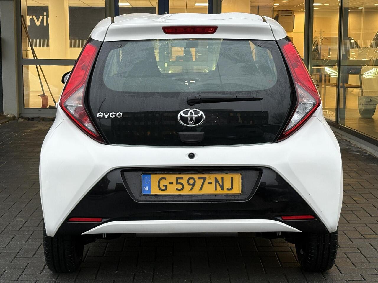 Toyota AYGO 1.0 VVT-i x-play | Carplay | Achteruitrijcamera | Airco | Automaat