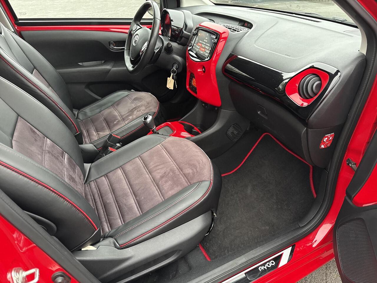 Toyota AYGO 1.0 VVT-i x-joy | Apple CarPlay/Android auto | Achteruitrijcamera | Fietsendragerbeugel