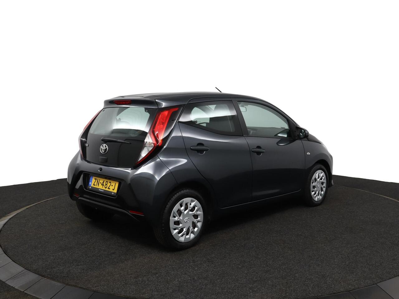 Toyota AYGO 1.0 VVT-i x-play | Airco | Bluetooth | Achteruitrijcamera |