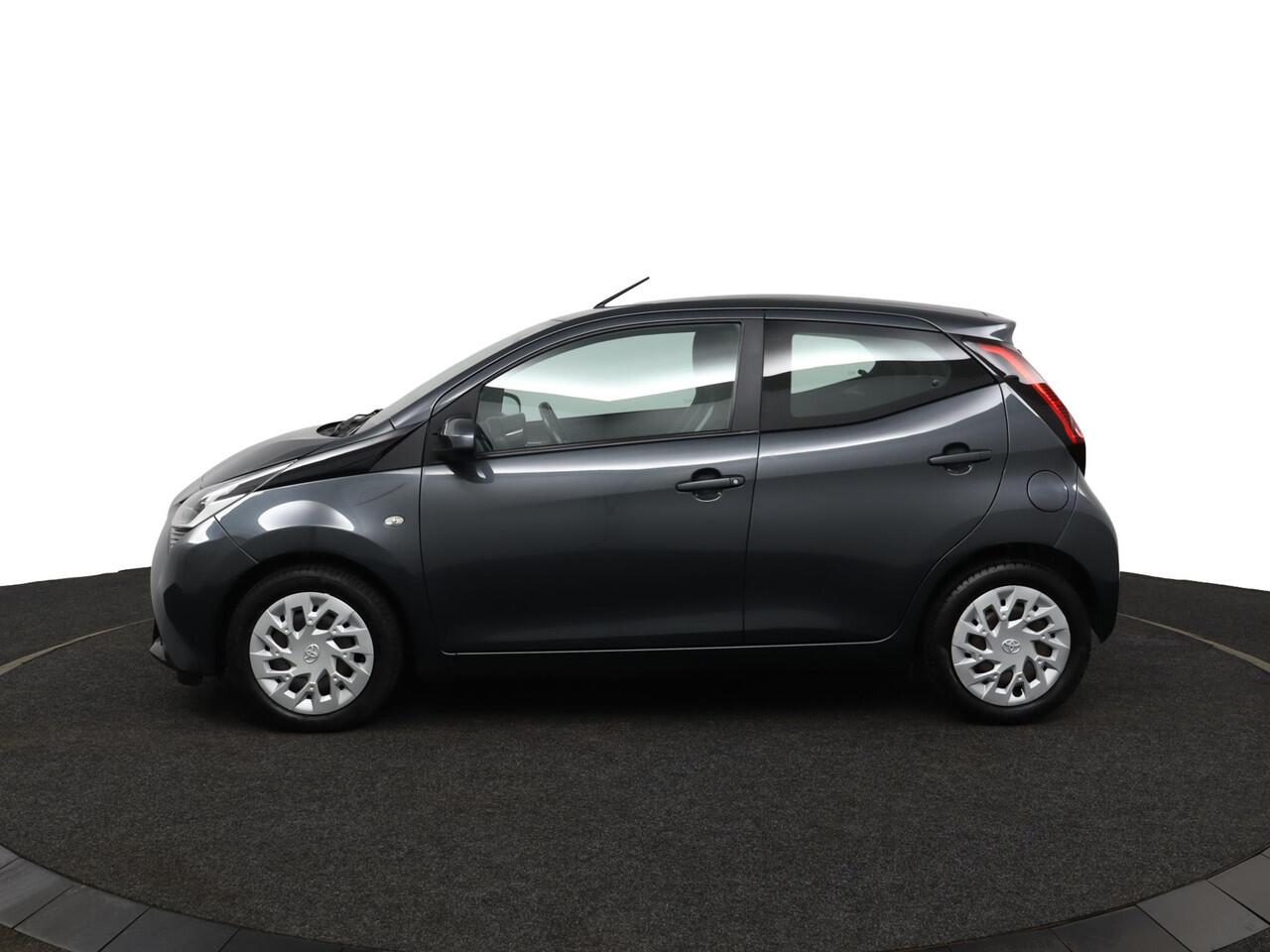 Toyota AYGO 1.0 VVT-i x-play | Airco | Bluetooth | Achteruitrijcamera |