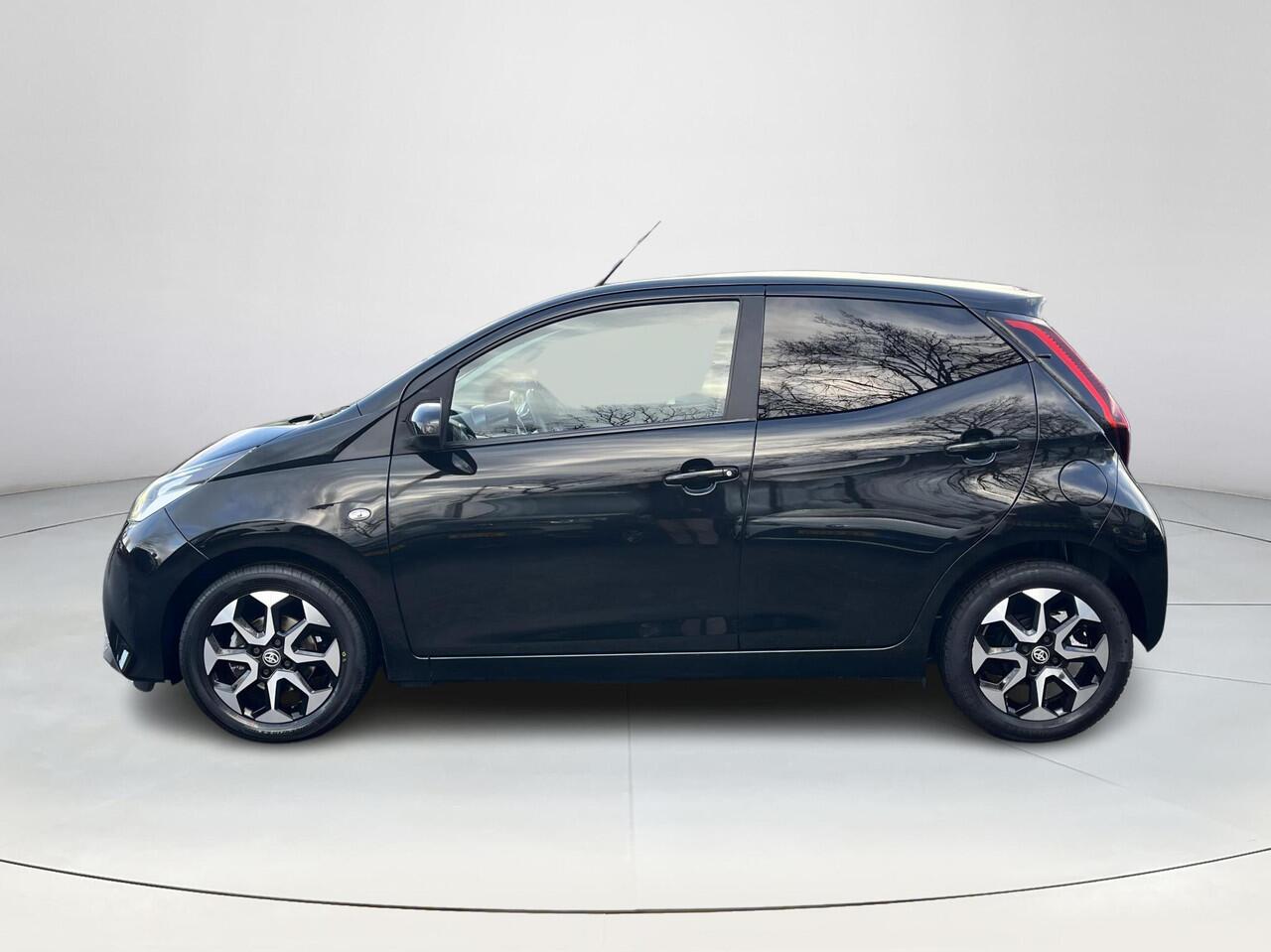 Toyota AYGO 1.0 VVT-i x-joy | Carplay | Licht metalen velgen | Automatische airco | Parkeercamera |