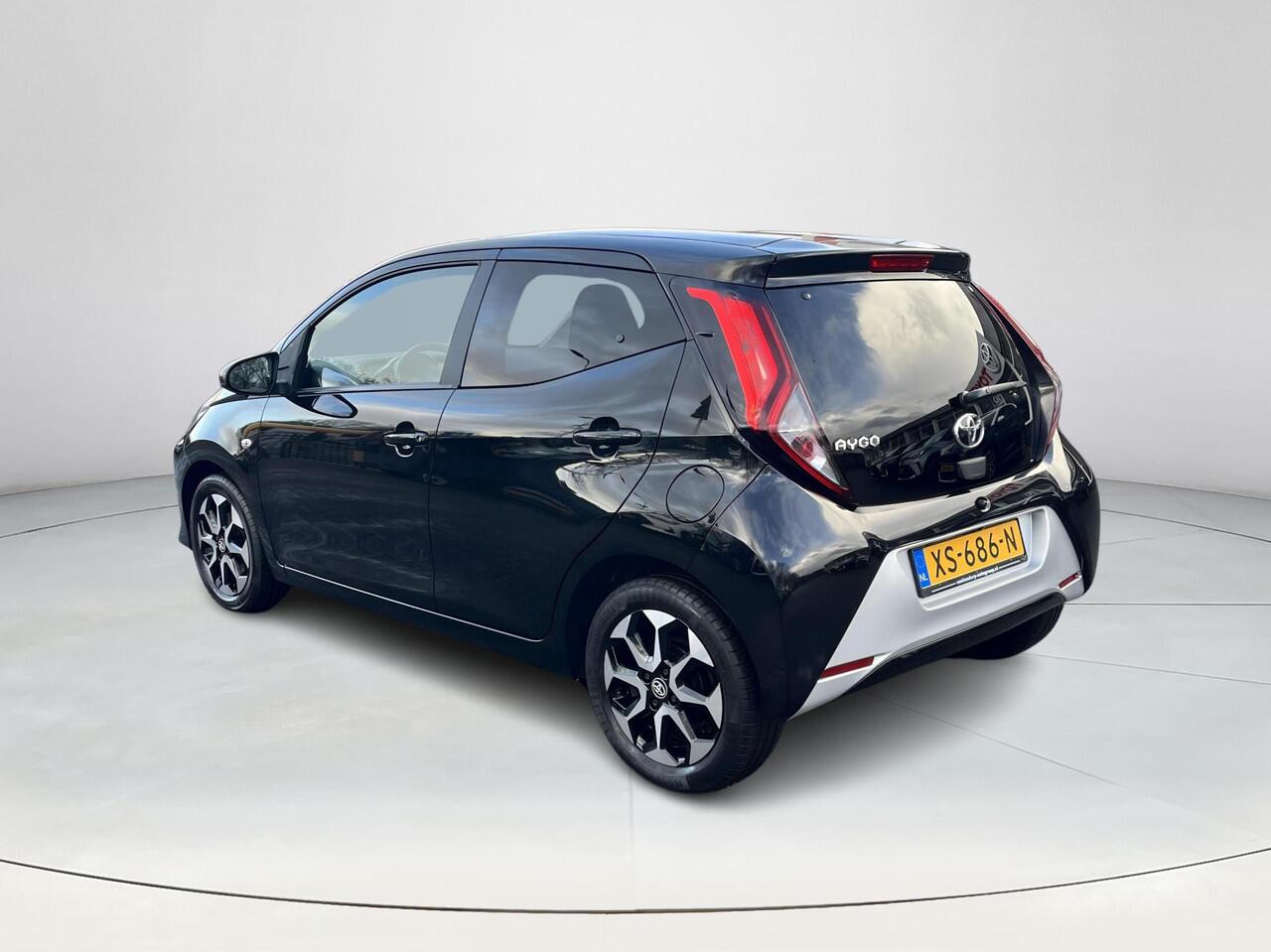Toyota AYGO 1.0 VVT-i x-joy | Carplay | Licht metalen velgen | Automatische airco | Parkeercamera |