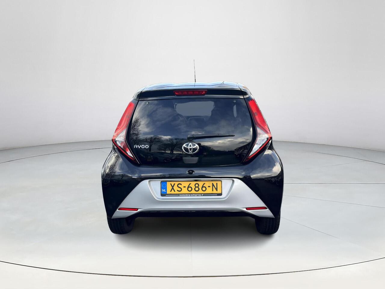 Toyota AYGO 1.0 VVT-i x-joy | Carplay | Licht metalen velgen | Automatische airco | Parkeercamera |