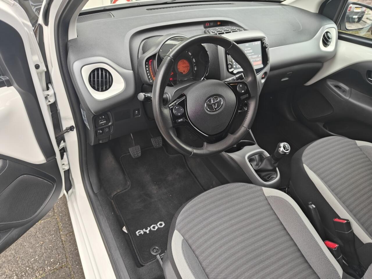 Toyota AYGO 1.0 VVT-i x-play