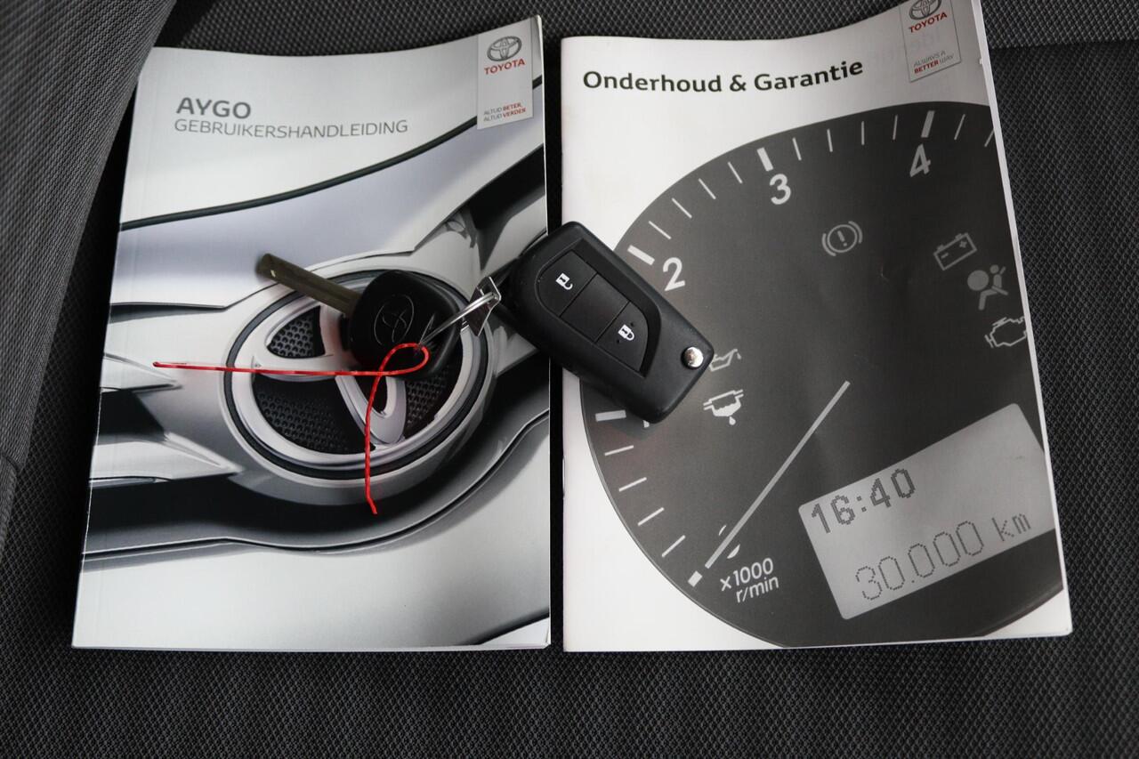 Toyota AYGO 1.0 VVT-i x-play limited | Airco | Parkeercamera | Apple car play - Android auto |