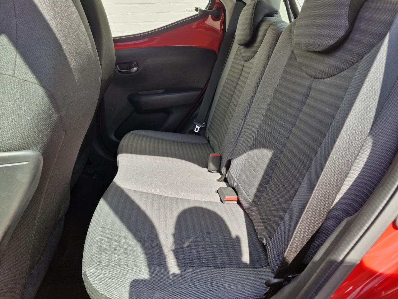 Toyota AYGO 1.0 VVT-i x-play Automaat | Apple Carplay | Andoid Auto | Achter