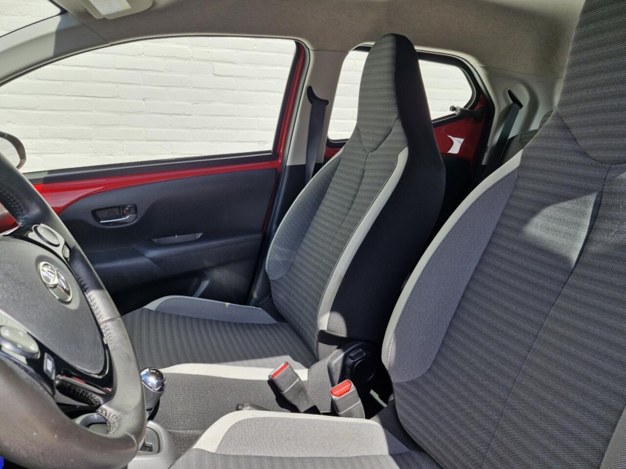 Toyota AYGO 1.0 VVT-i x-play Automaat | Apple Carplay | Andoid Auto | Achter