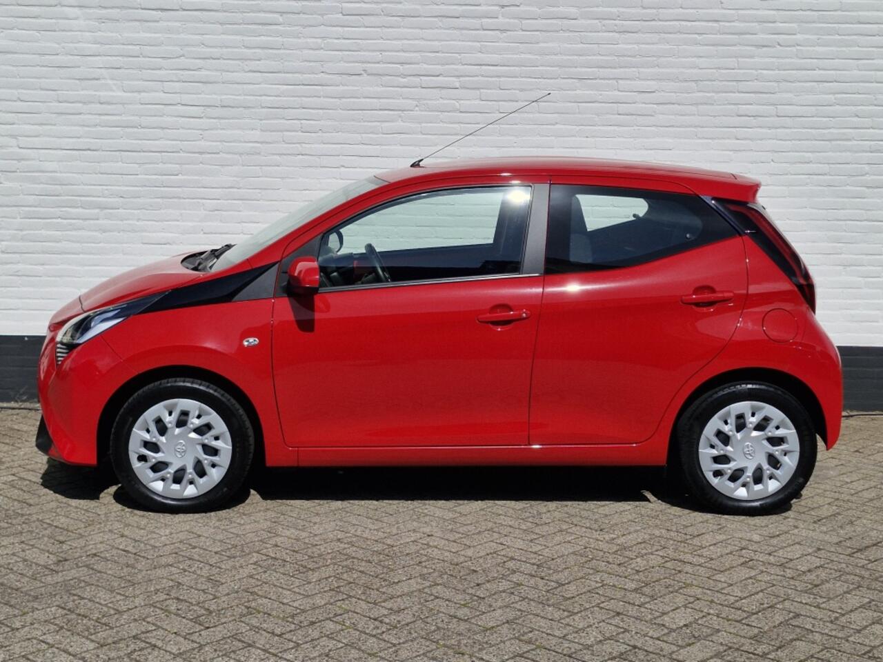 Toyota AYGO 1.0 VVT-i x-play Automaat | Apple Carplay | Andoid Auto | Achter