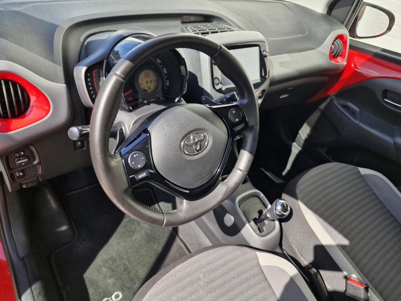 Toyota AYGO 1.0 VVT-i x-play Automaat | Apple Carplay | Andoid Auto | Achter