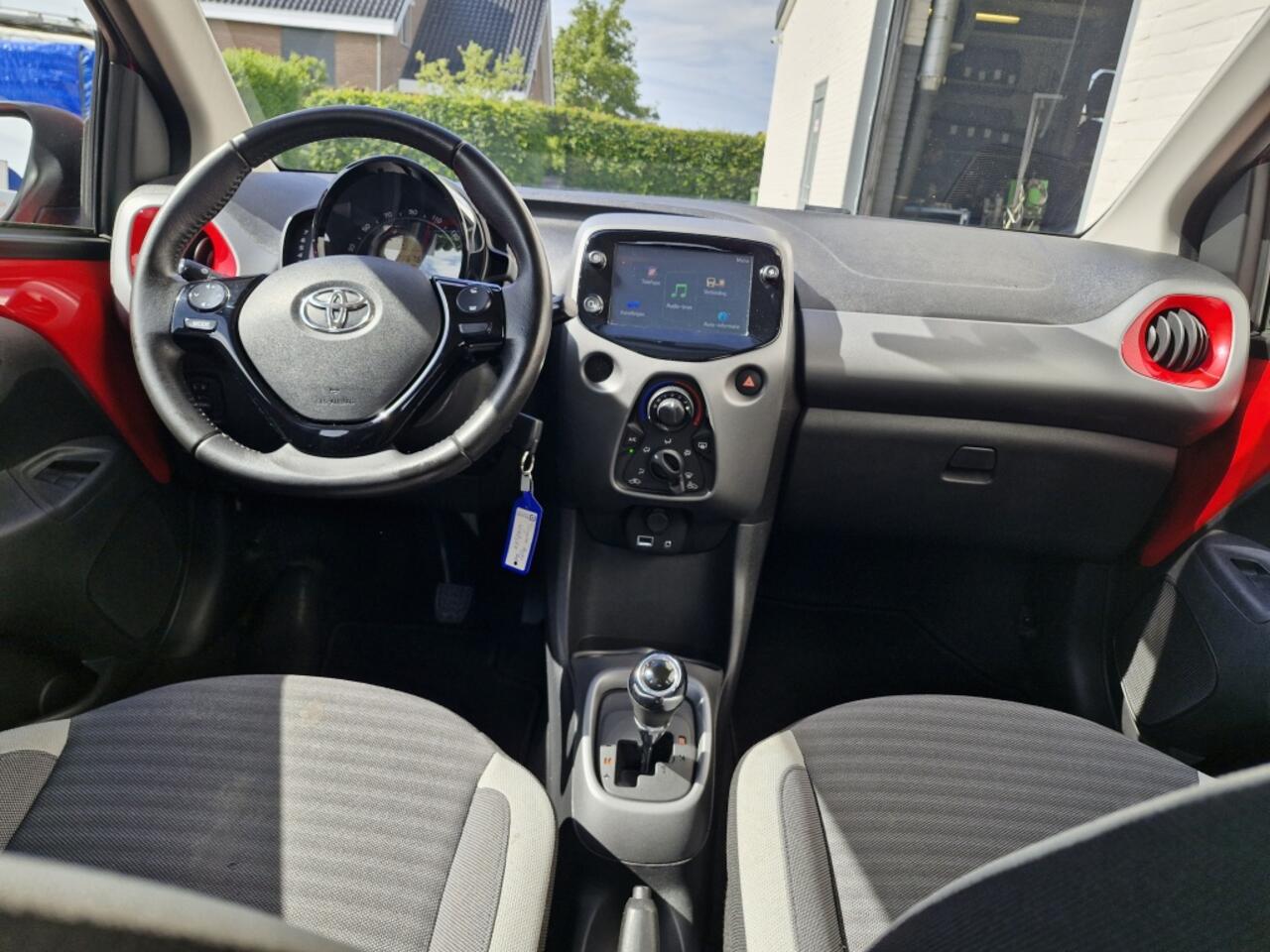 Toyota AYGO 1.0 VVT-i x-play Automaat | Apple Carplay | Andoid Auto | Achter