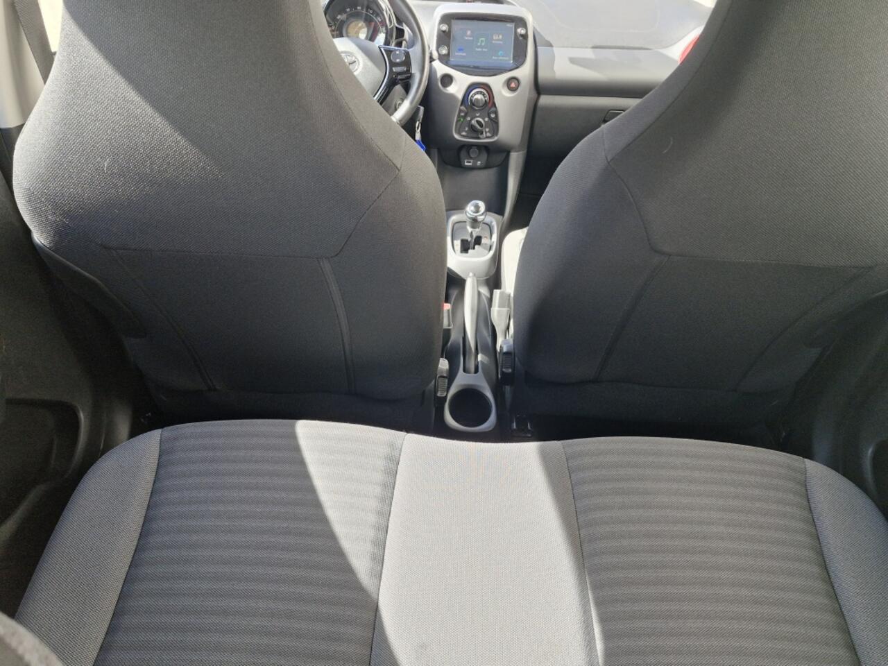 Toyota AYGO 1.0 VVT-i x-play Automaat | Apple Carplay | Andoid Auto | Achter