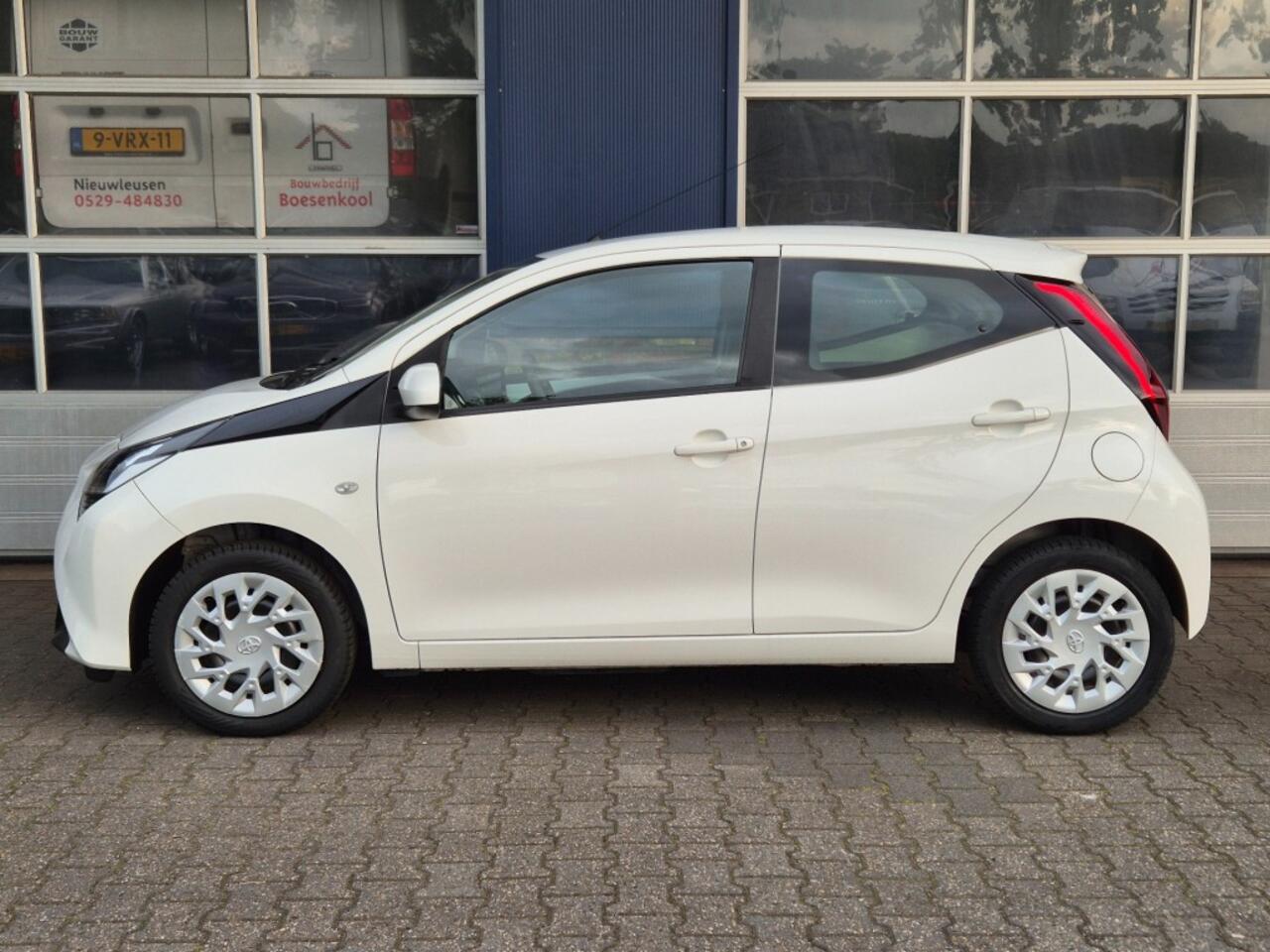 Toyota AYGO 1.0 VVT-I X-PLAY CAMERA. NAVI. ALL.IN.