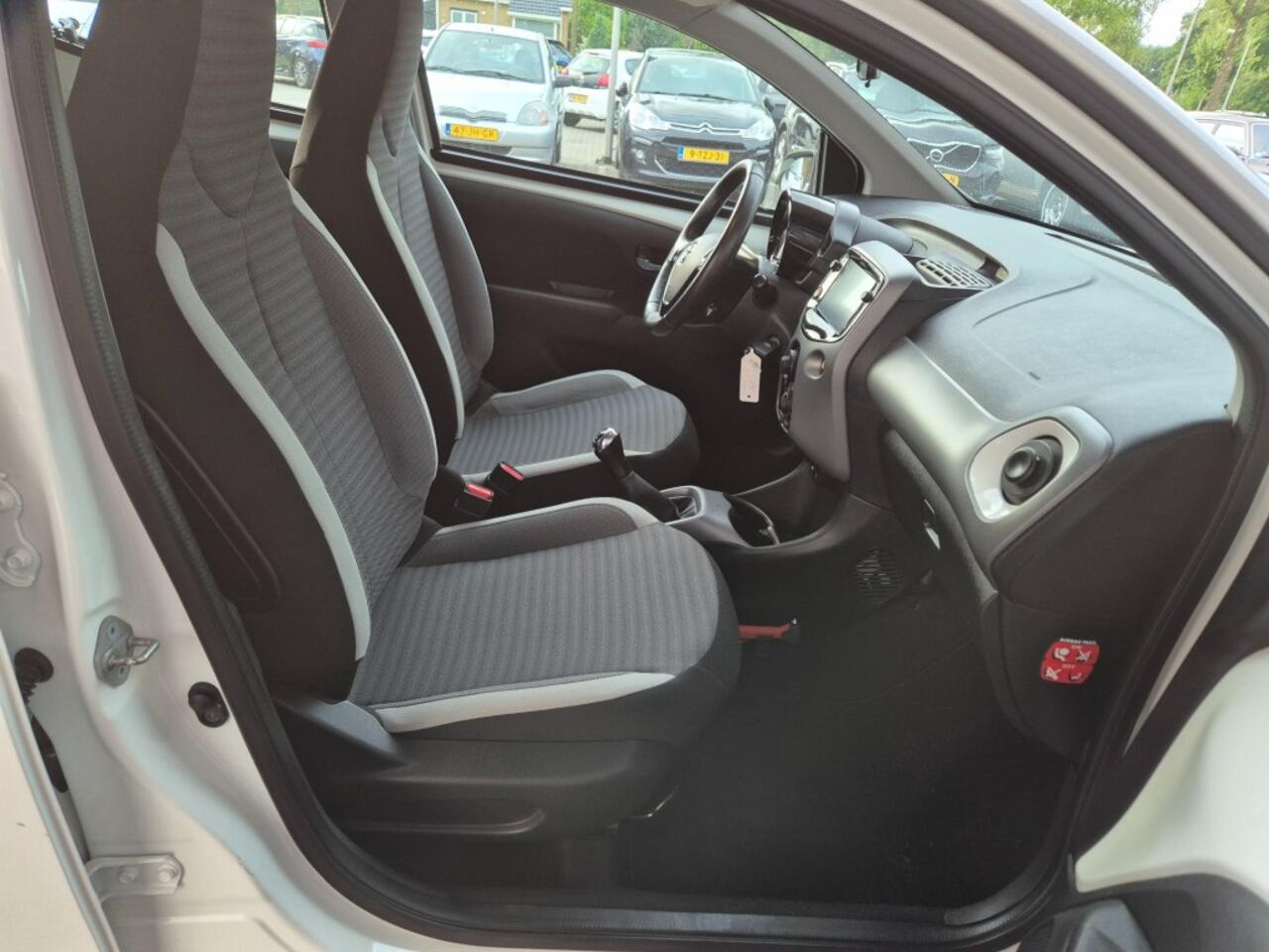 Toyota AYGO 1.0 VVT-I X-PLAY CAMERA. NAVI. ALL.IN.