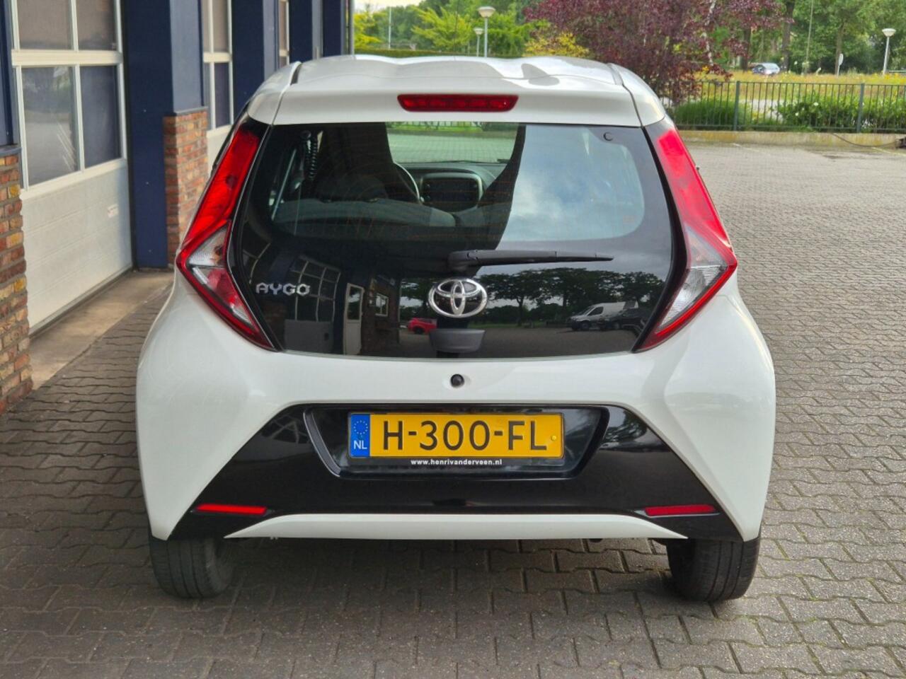 Toyota AYGO 1.0 VVT-I X-PLAY CAMERA. NAVI. ALL.IN.