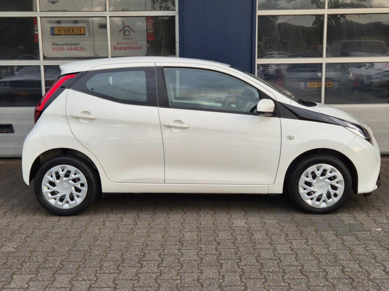 Toyota AYGO 1.0 VVT-I X-PLAY CAMERA. NAVI. ALL.IN.