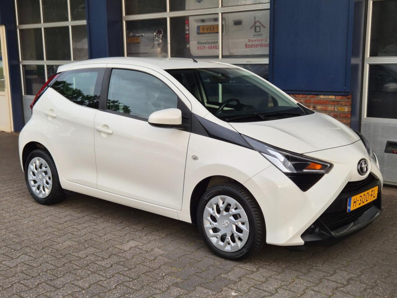 Toyota AYGO 1.0 VVT-I X-PLAY CAMERA. NAVI. ALL.IN.