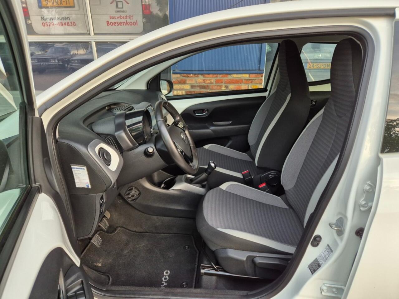 Toyota AYGO 1.0 VVT-I X-PLAY CAMERA. NAVI. ALL.IN.